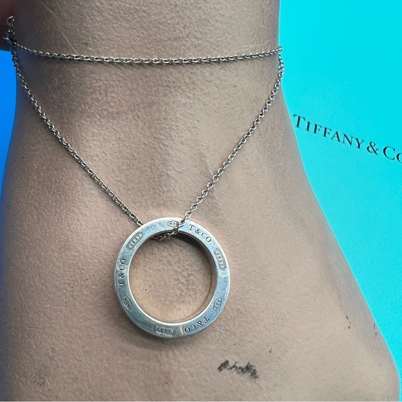 🔴Authentic TIFFANY & CO Silver Reservable T & CO 1837 Circle Pendent Necklace🔴 - Picture 3 of 10